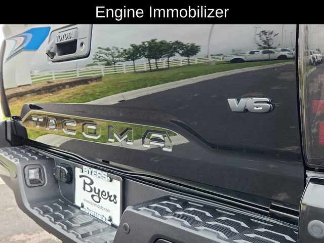 Used 2018 Toyota Tacoma TRD Sport w/ Technology Package AWD/4WD image 16