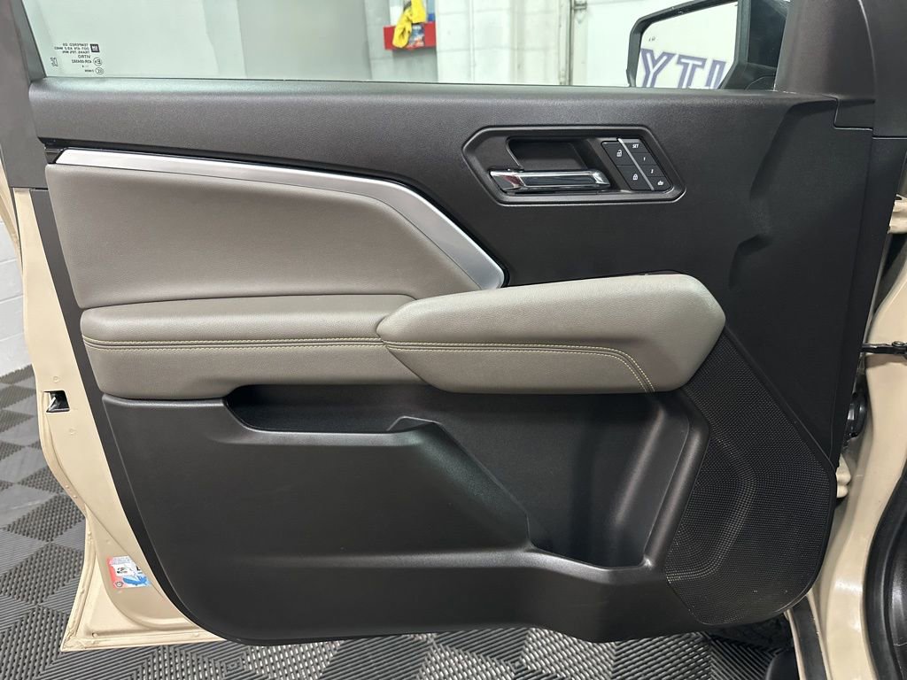 Used 2024 Chevrolet Colorado ZR2 w/ ZR2 Convenience Package III AWD/4WD image 16