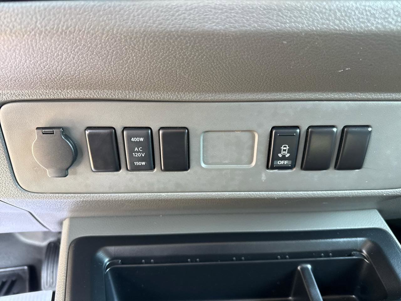 Used 2016 Nissan NV 2500 SV image 18