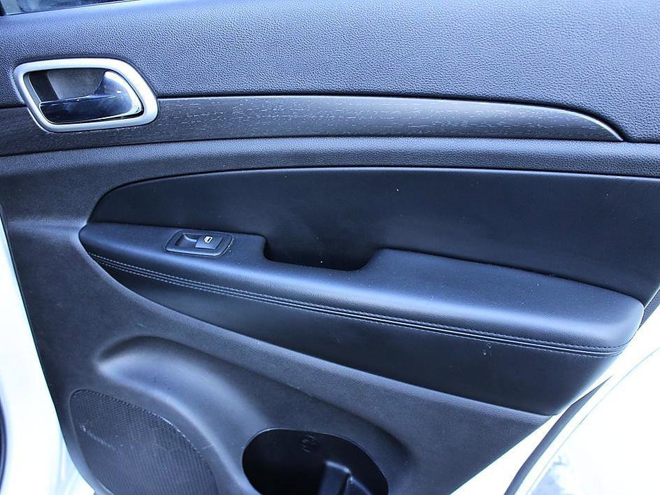 Used 2018 Jeep Grand Cherokee Altitude image 15