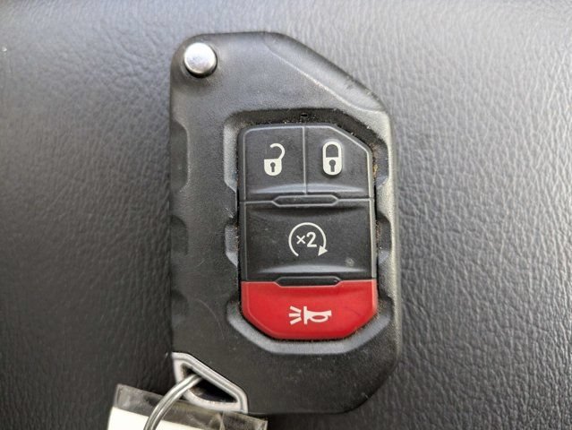 Used 2021 Jeep Wrangler Unlimited Sahara AWD/4WD image 31