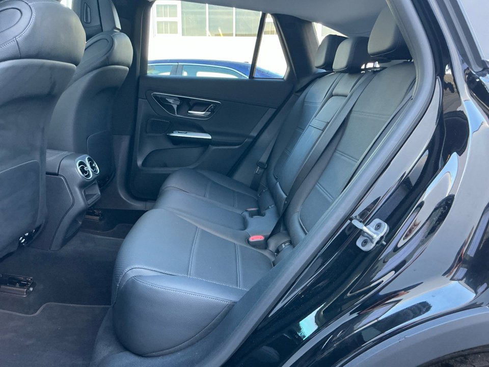 Used 2024 Mercedes-Benz GLC 300 image 33