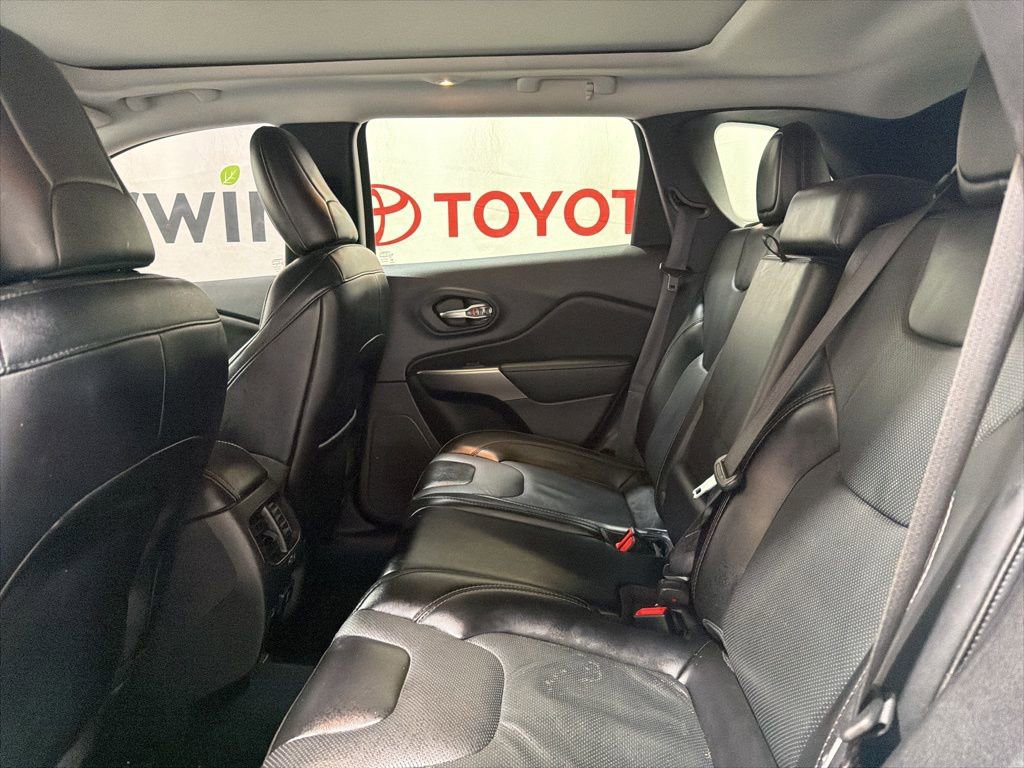 Used 2022 Jeep Cherokee Limited image 18