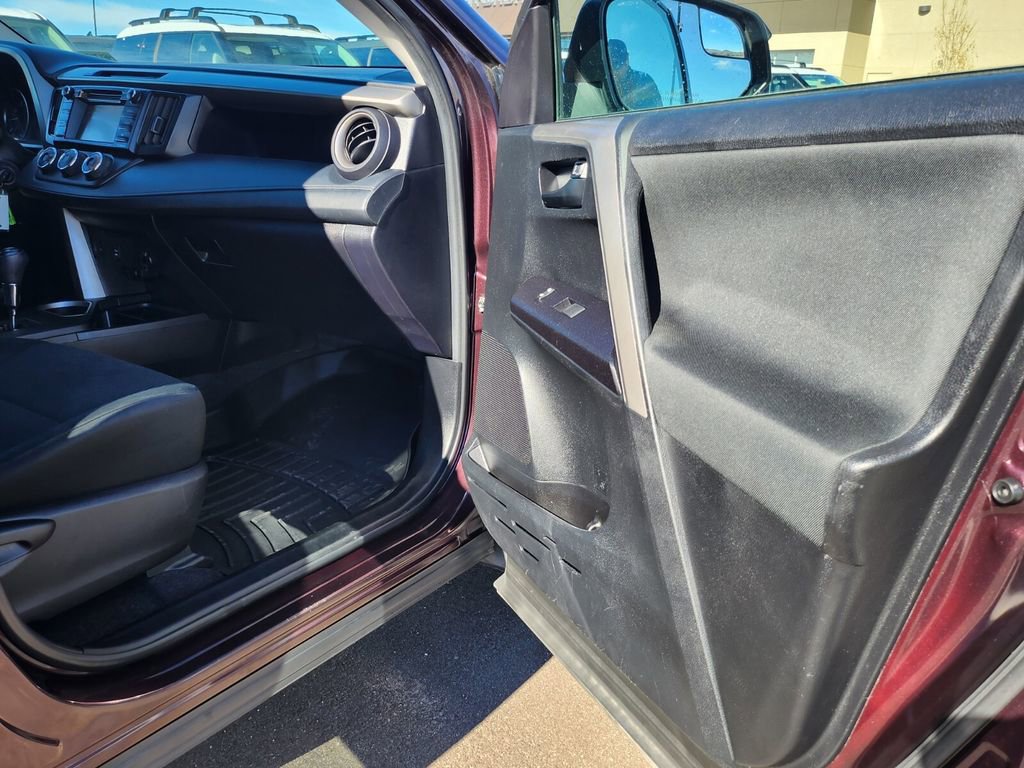 Used 2018 Toyota RAV4 LE image 23