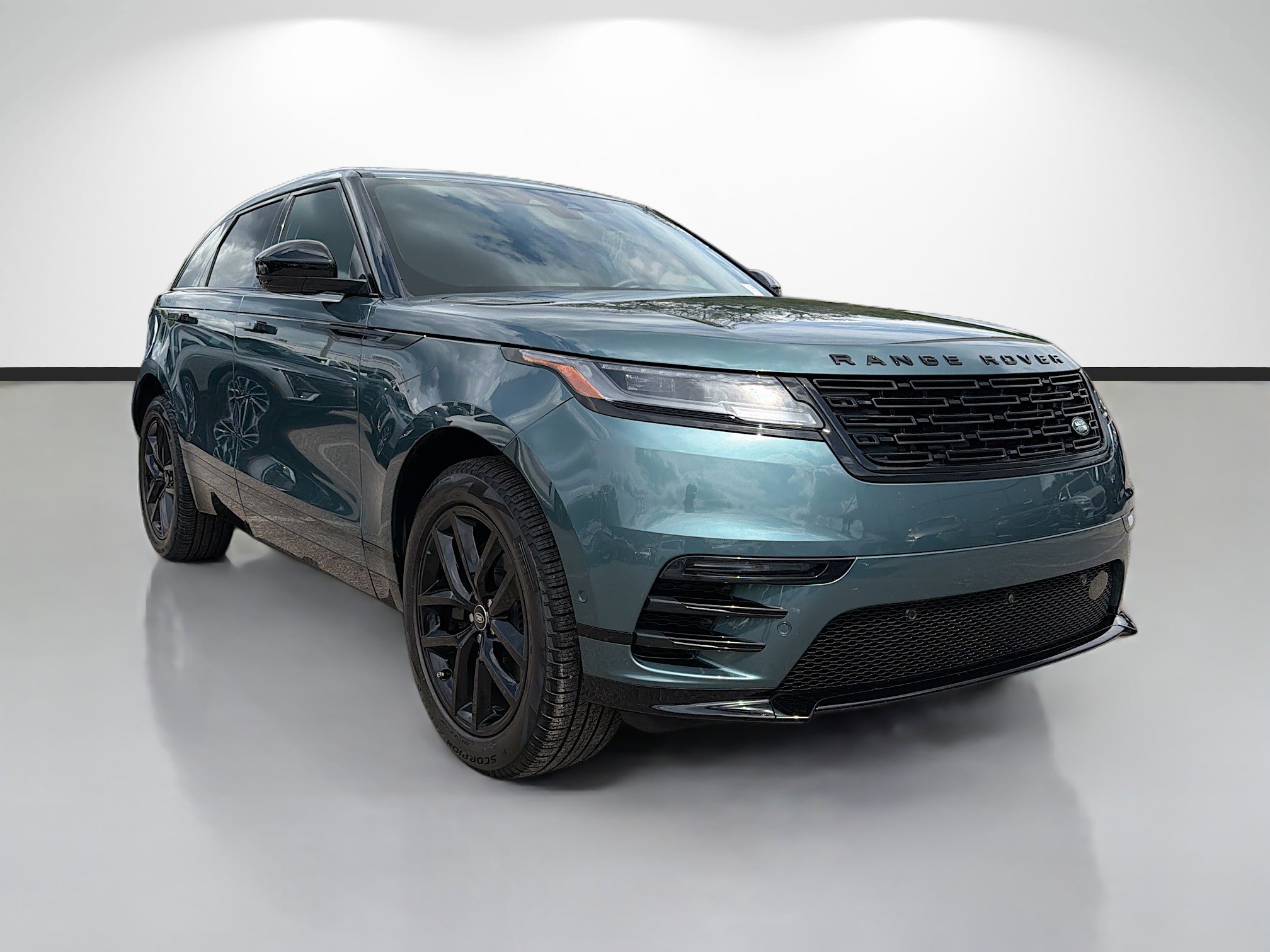 Used 2026 Land Rover Range Rover Velar Dynamic SE image 1