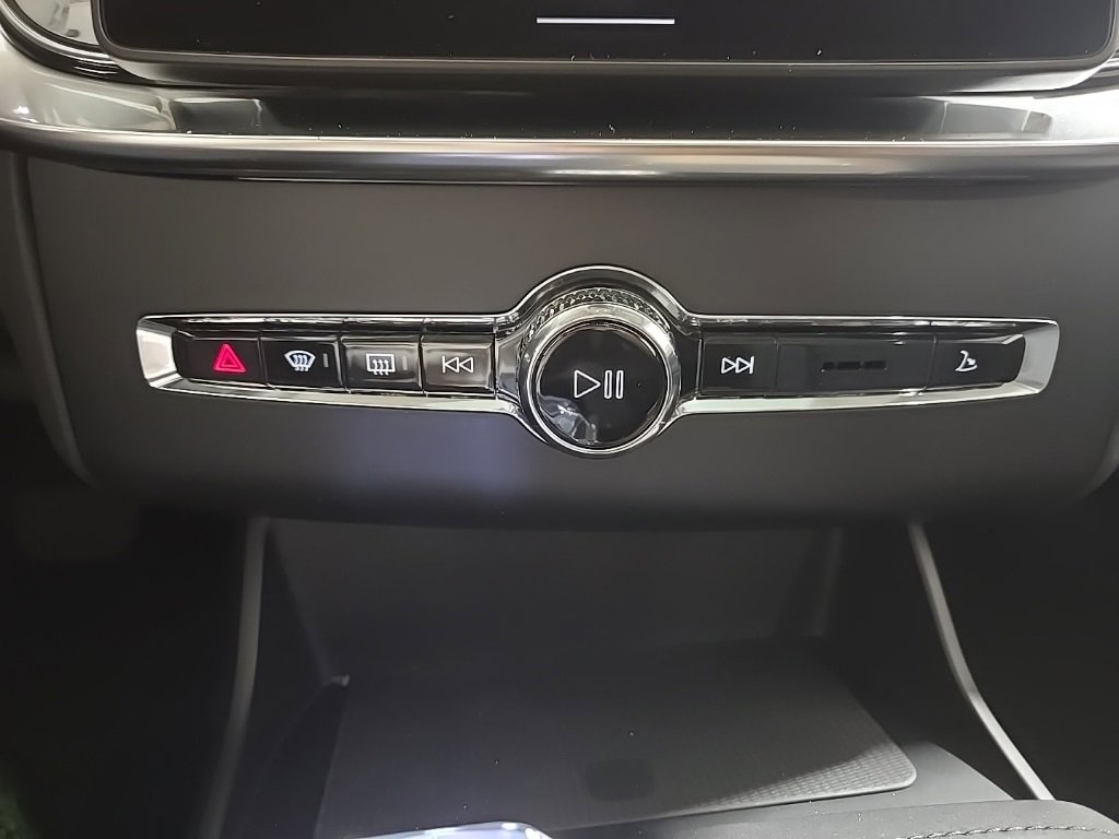 New 2026 Volvo XC90 T8 Plus image 18