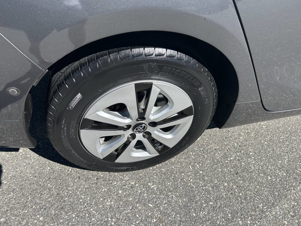 Used 2017 Toyota Prius Two image 16