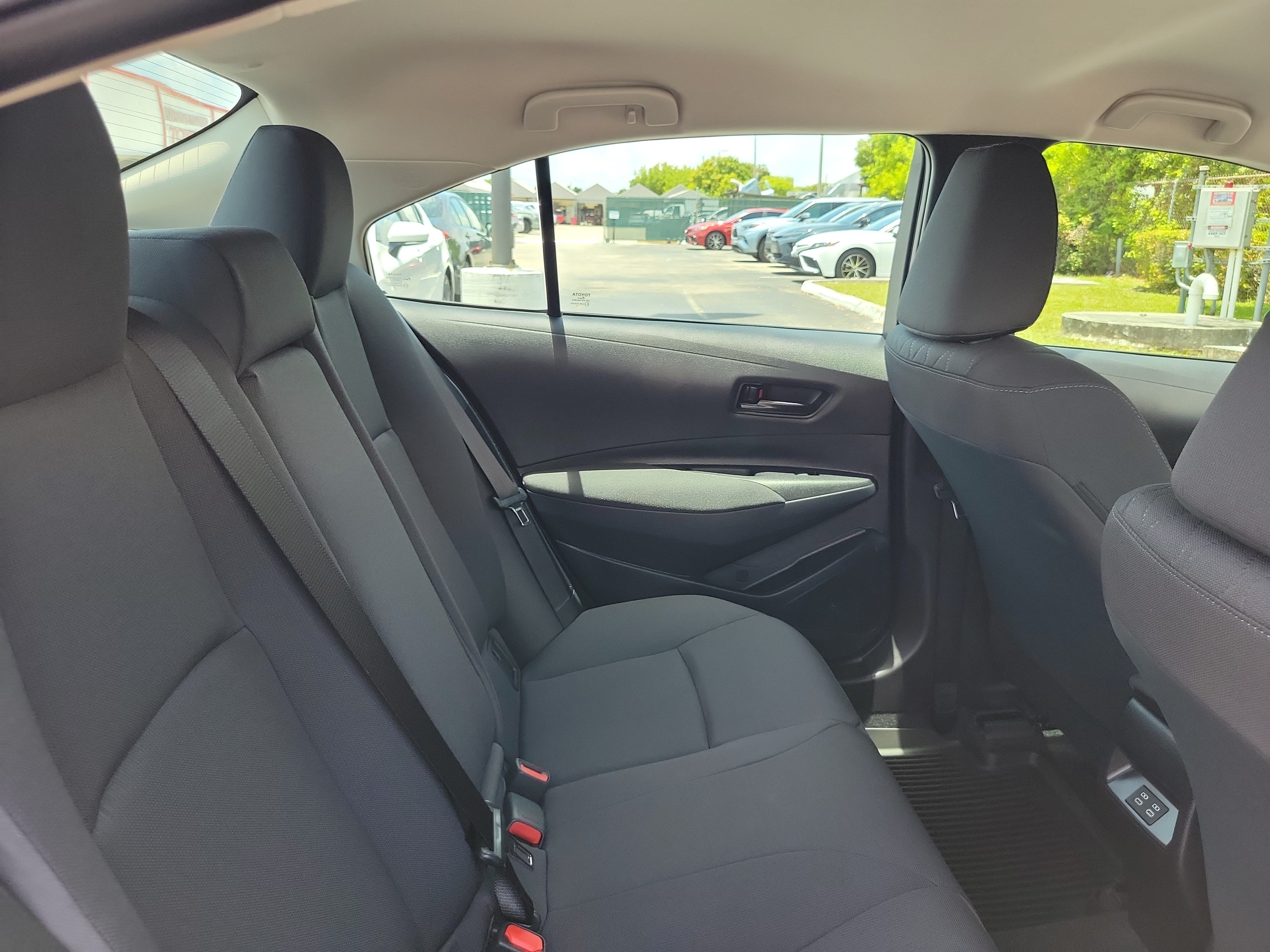 Used 2025 Toyota Corolla LE w/ Convenience Package FWD image 15