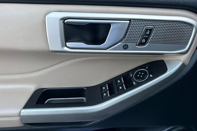 Used 2023 Ford Explorer Limited image 11