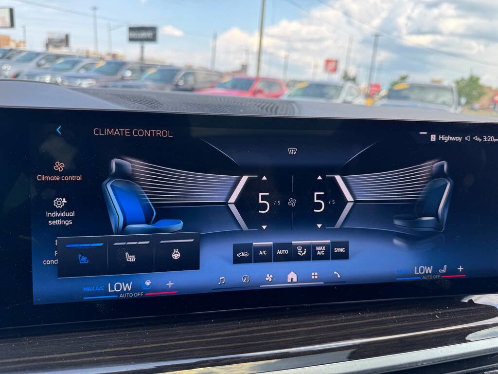 Used 2024 BMW X7 xDrive40i image 25