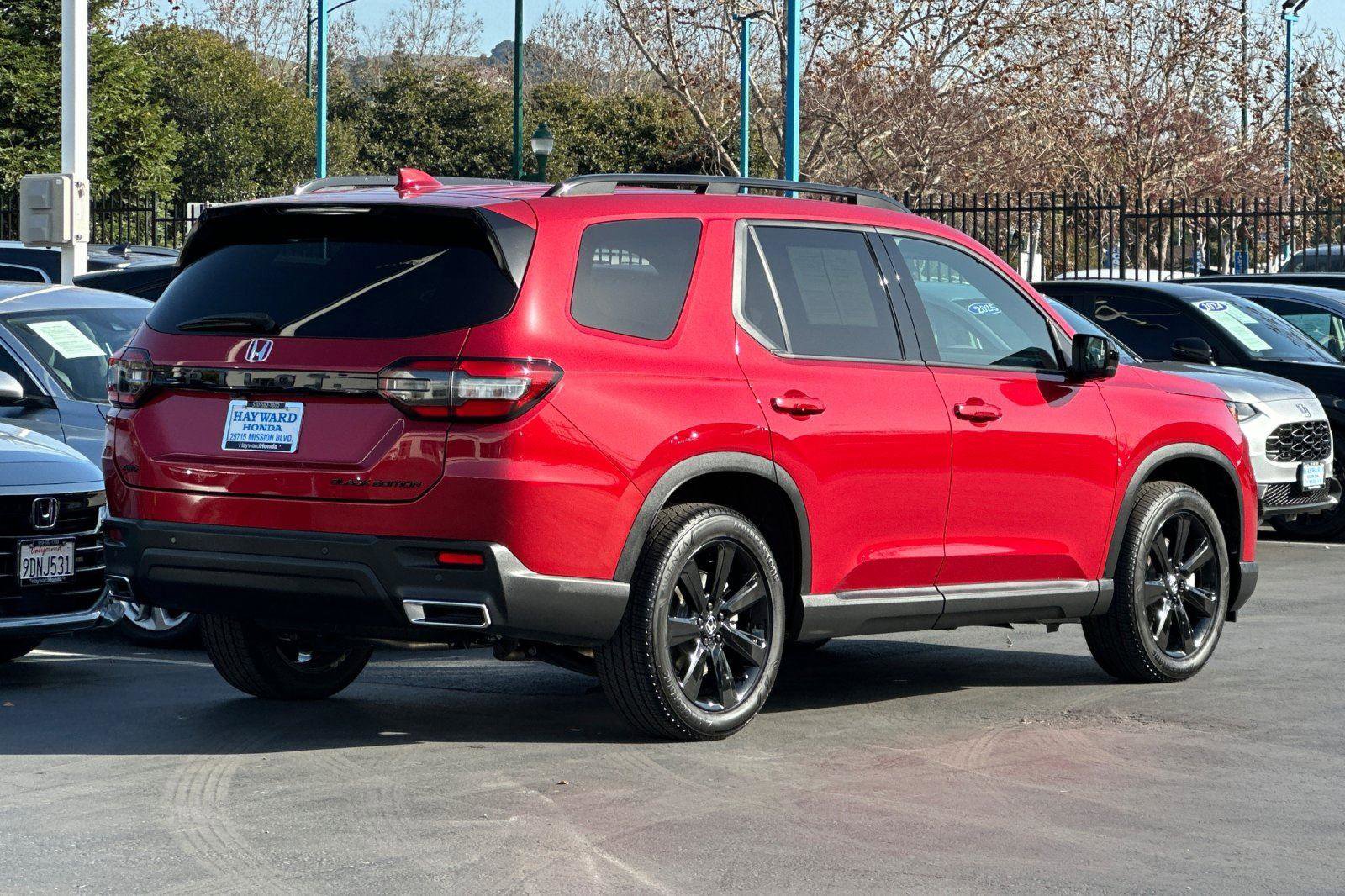 Certified 2025 Honda Pilot Black Edition image 3