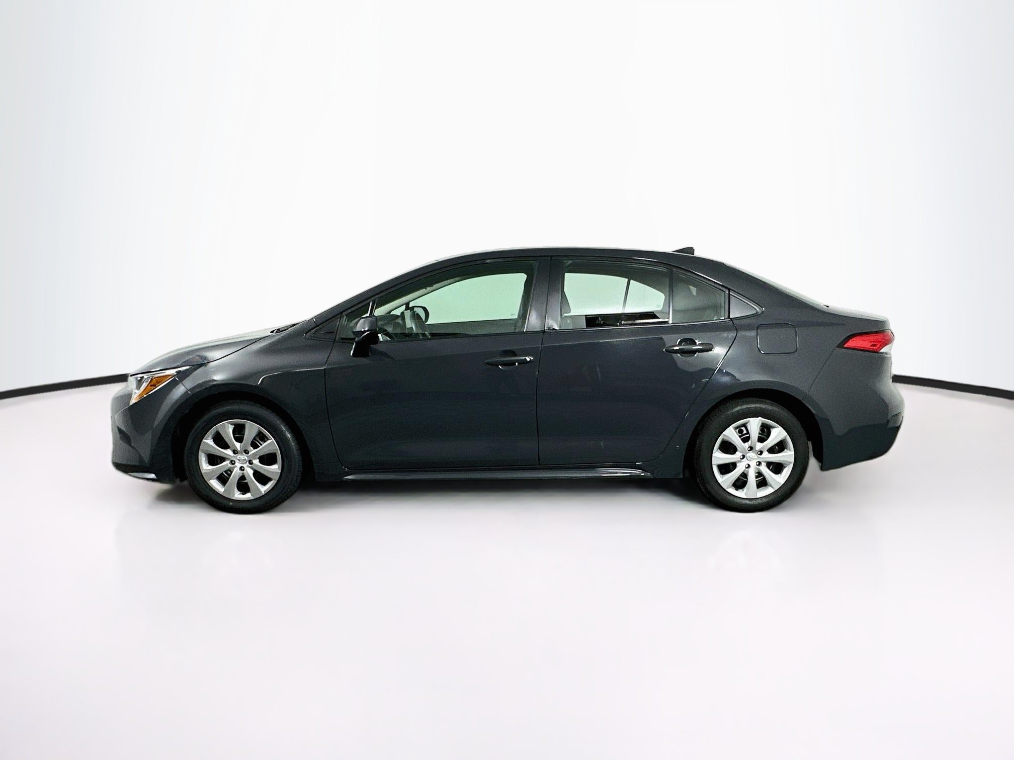 Used 2025 Toyota Corolla LE FWD image 4