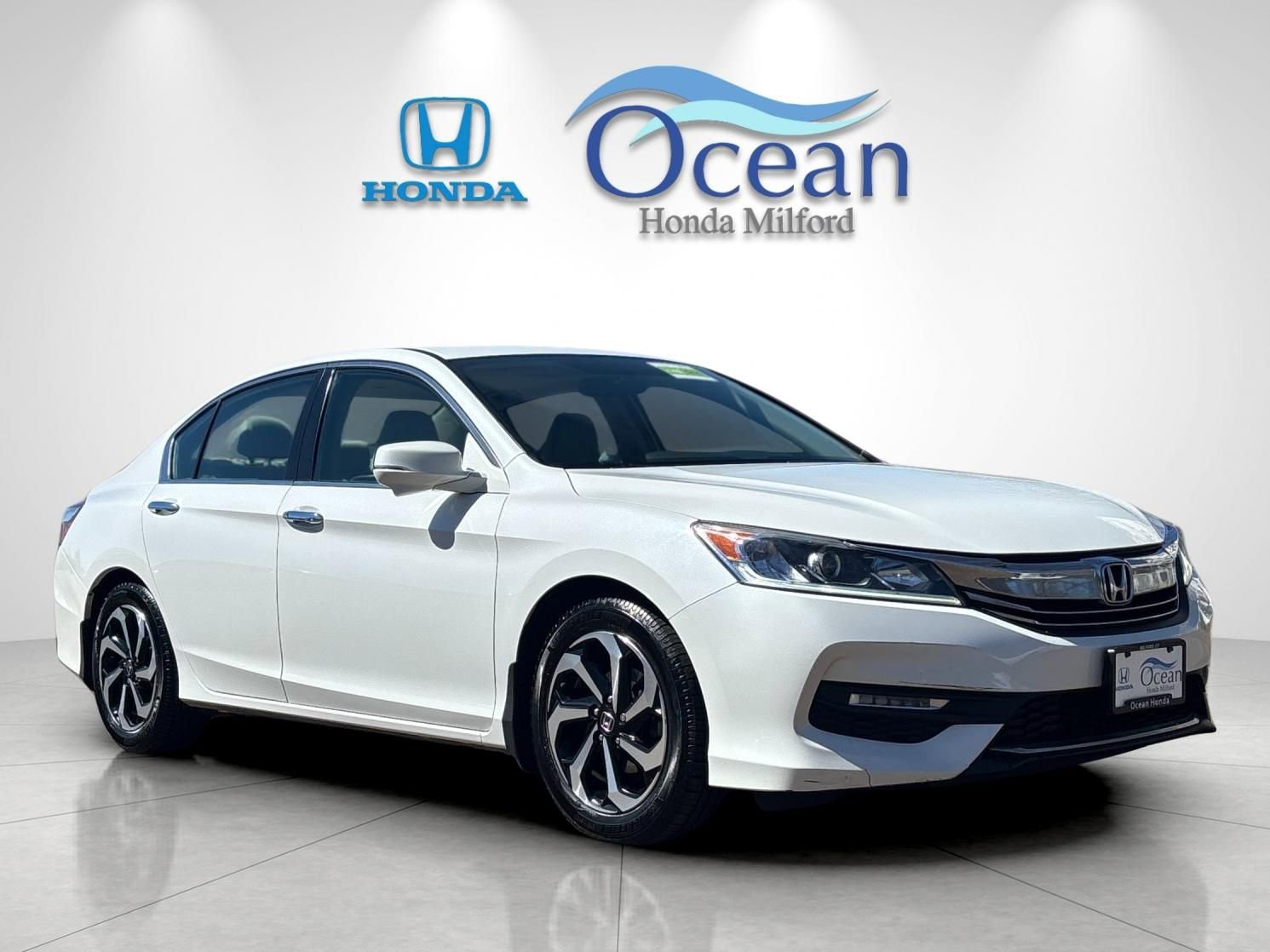 Used 2017 Honda Accord EX image 1