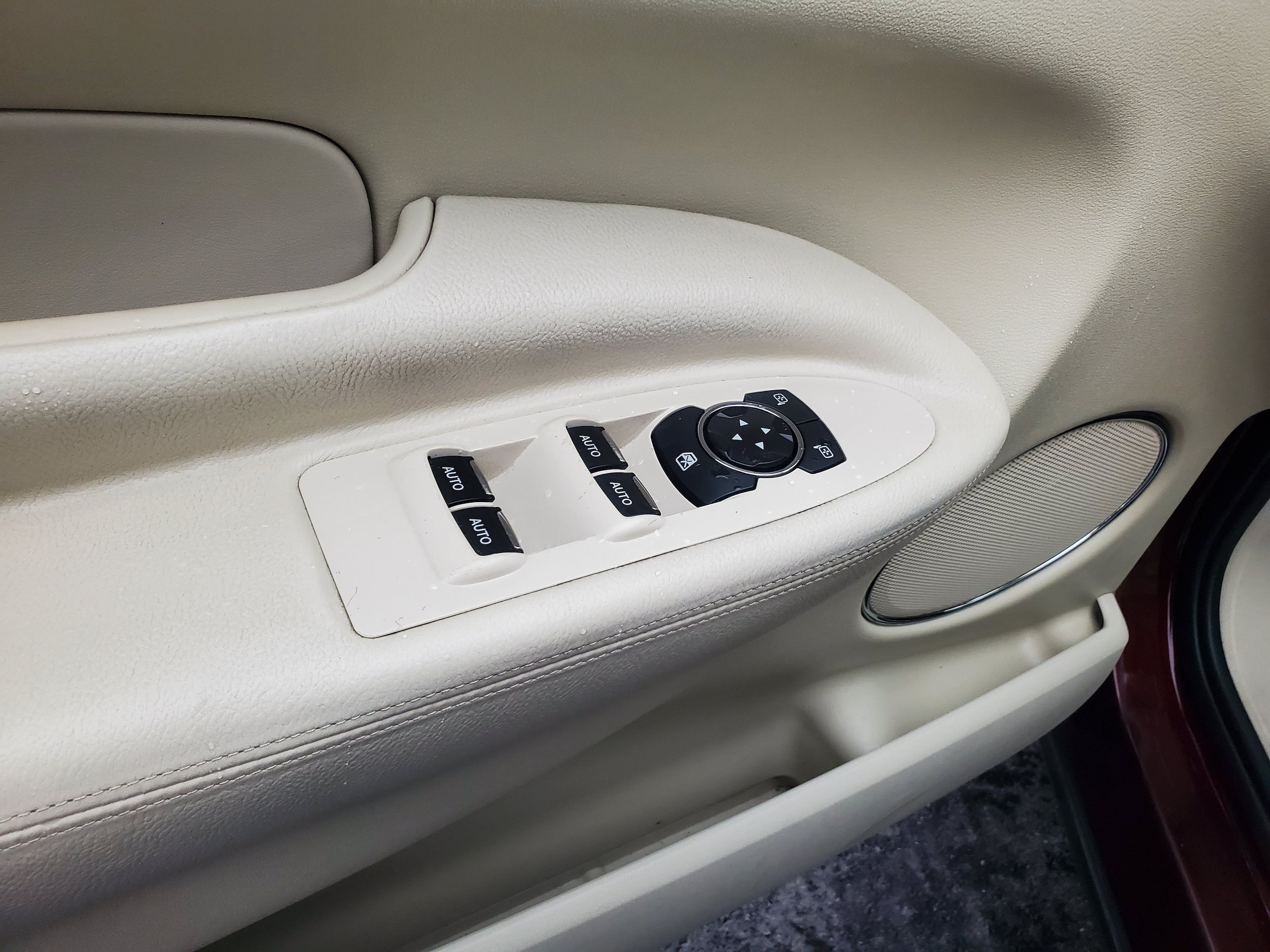 Used 2019 Lincoln MKT AWD image 8