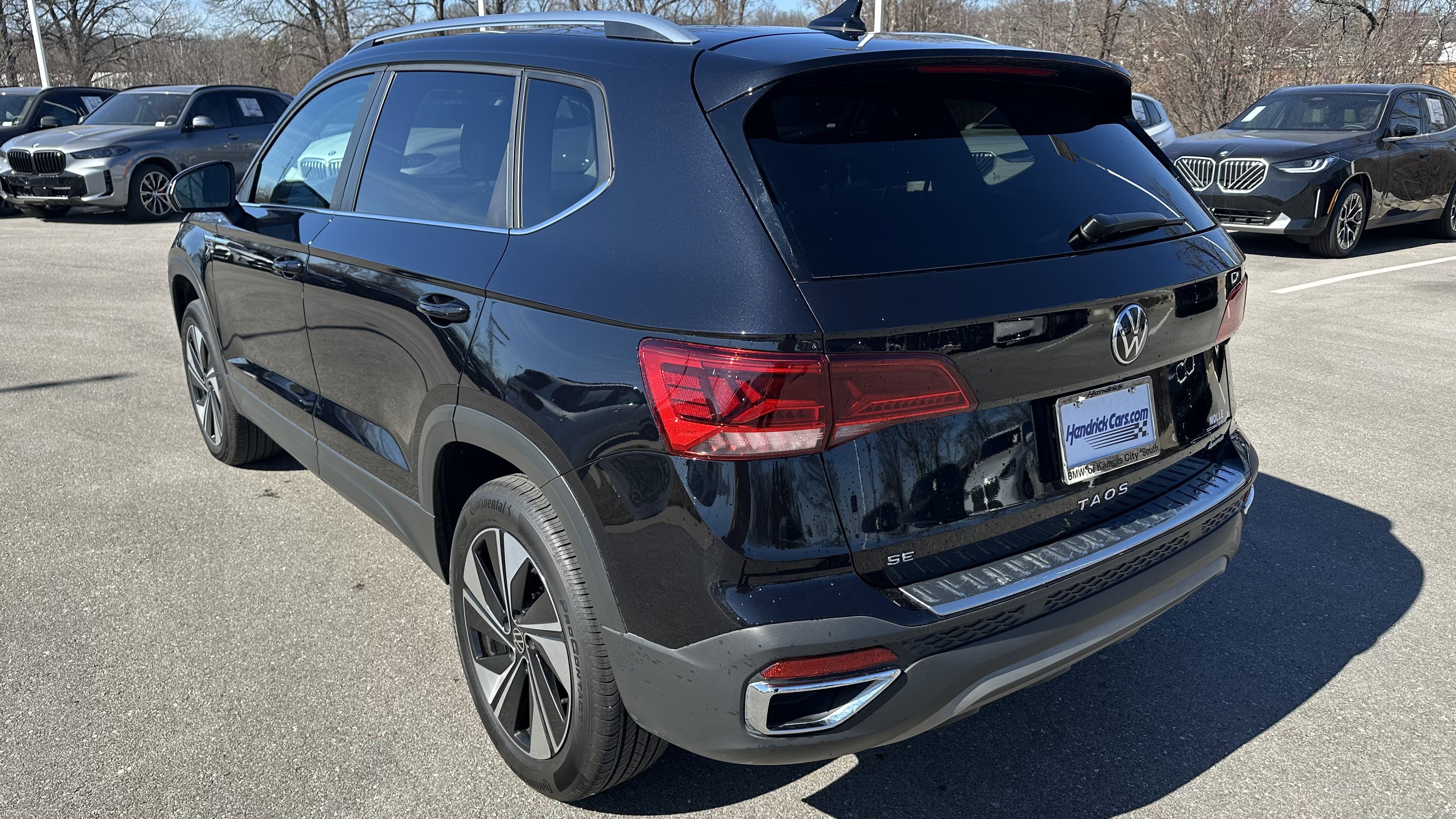 Used 2024 Volkswagen Taos SE w/ Panoramic Sunroof Package image 8