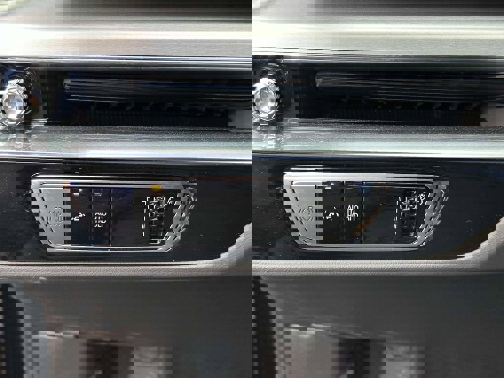 New 2024 Cadillac Lyriq Luxury w/ LPO, Floor Liner Package image 17