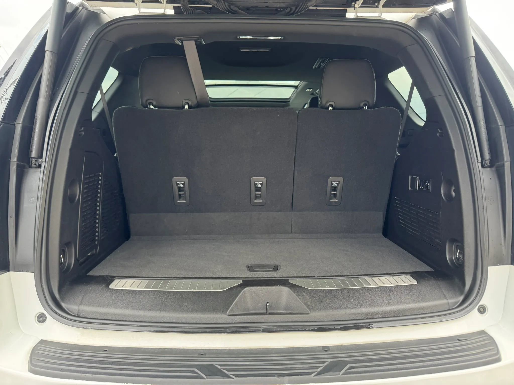 Used 2021 Chevrolet Tahoe RST w/ Luxury Package AWD/4WD image 20