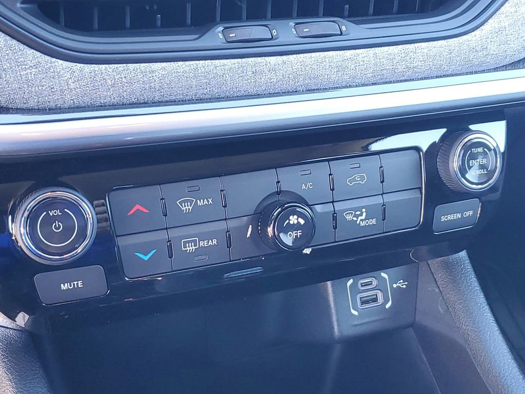 Used 2022 Jeep Compass Latitude image 16