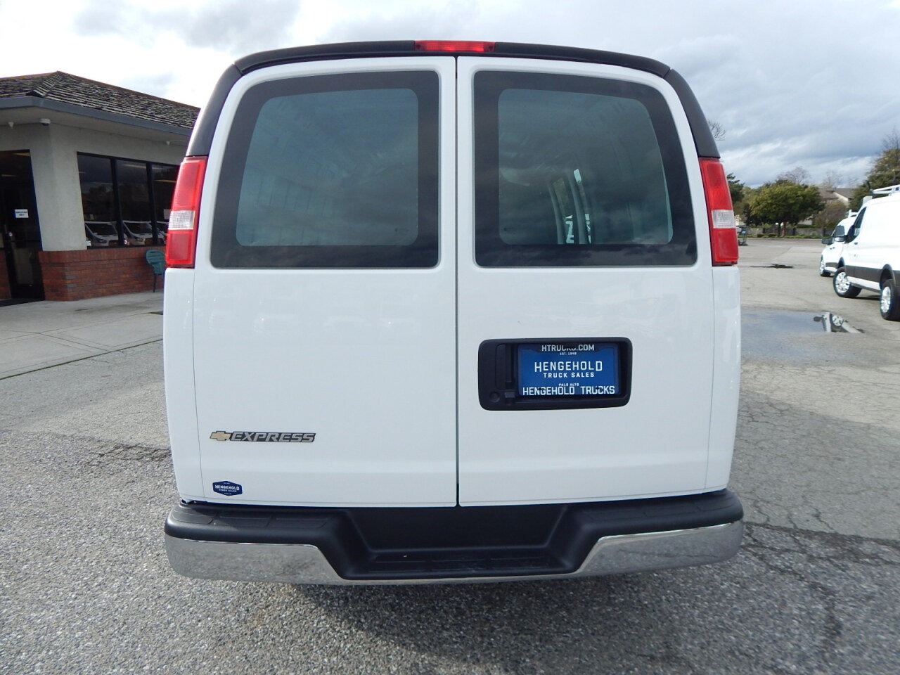 Used 2024 Chevrolet Express 2500 w/ Driver Convenience Package RWD image 7