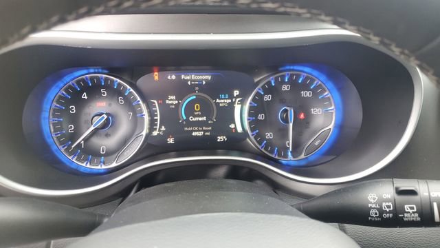 Certified 2024 Chrysler Pacifica Touring-L image 12