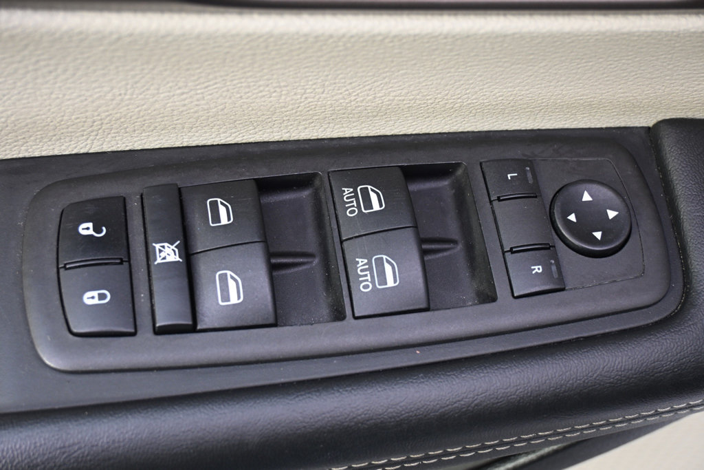Used 2023 Chrysler Voyager LX FWD image 25