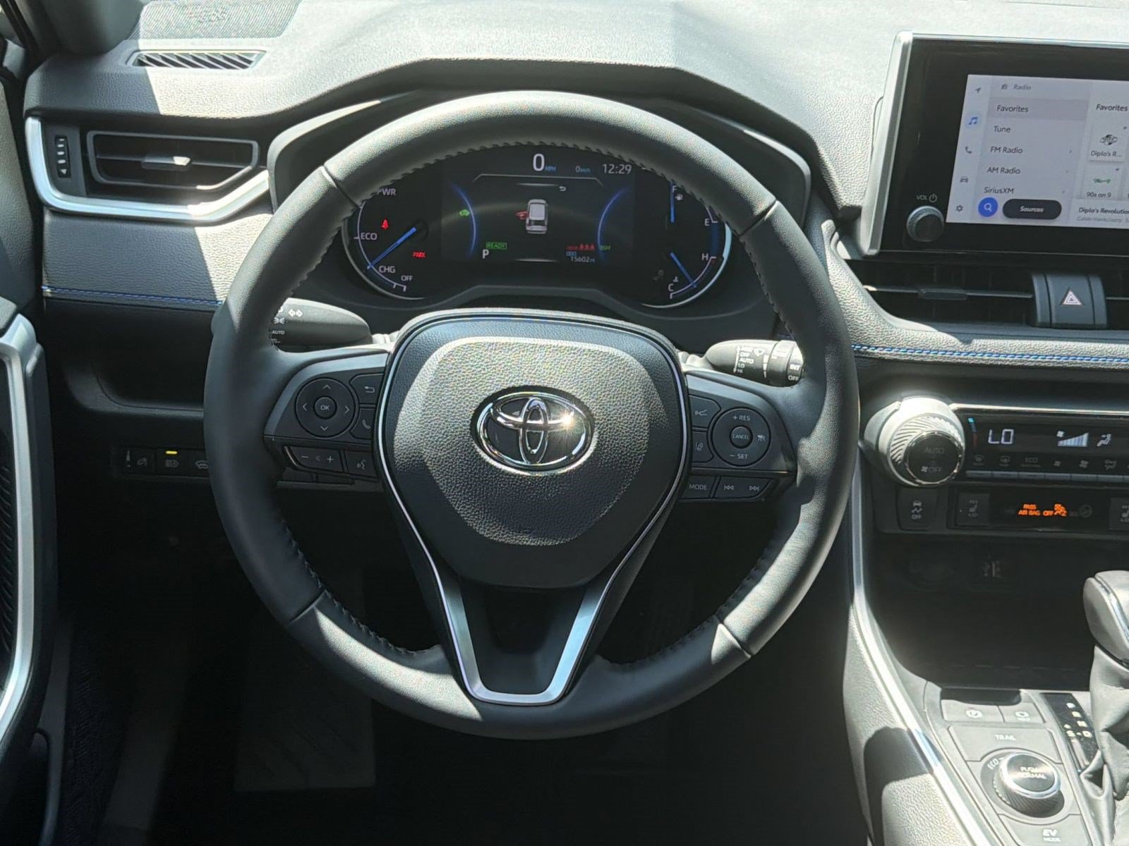 Used 2025 Toyota RAV4 SE w/ Convenience Package AWD/4WD image 11