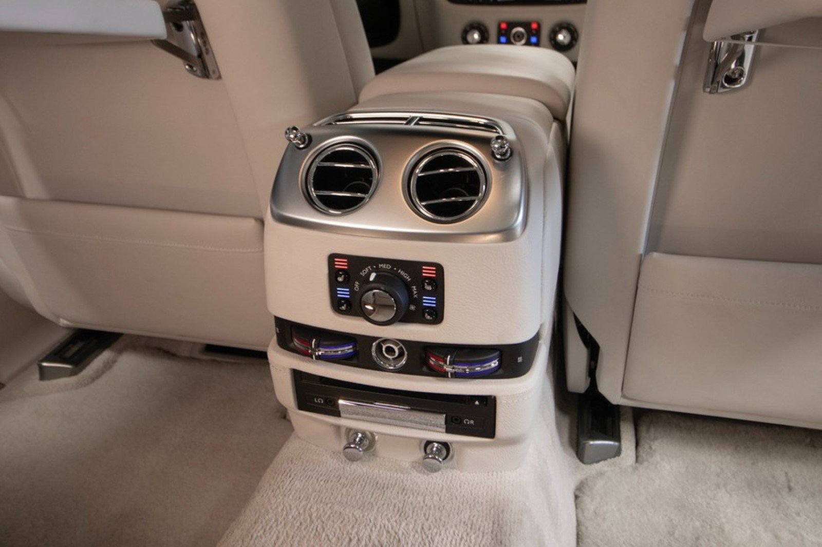 Used 2015 Rolls-Royce Ghost Extended Wheelbase image 90