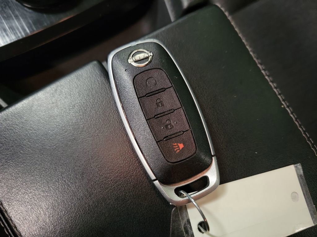 Used 2023 Nissan Rogue SV image 17