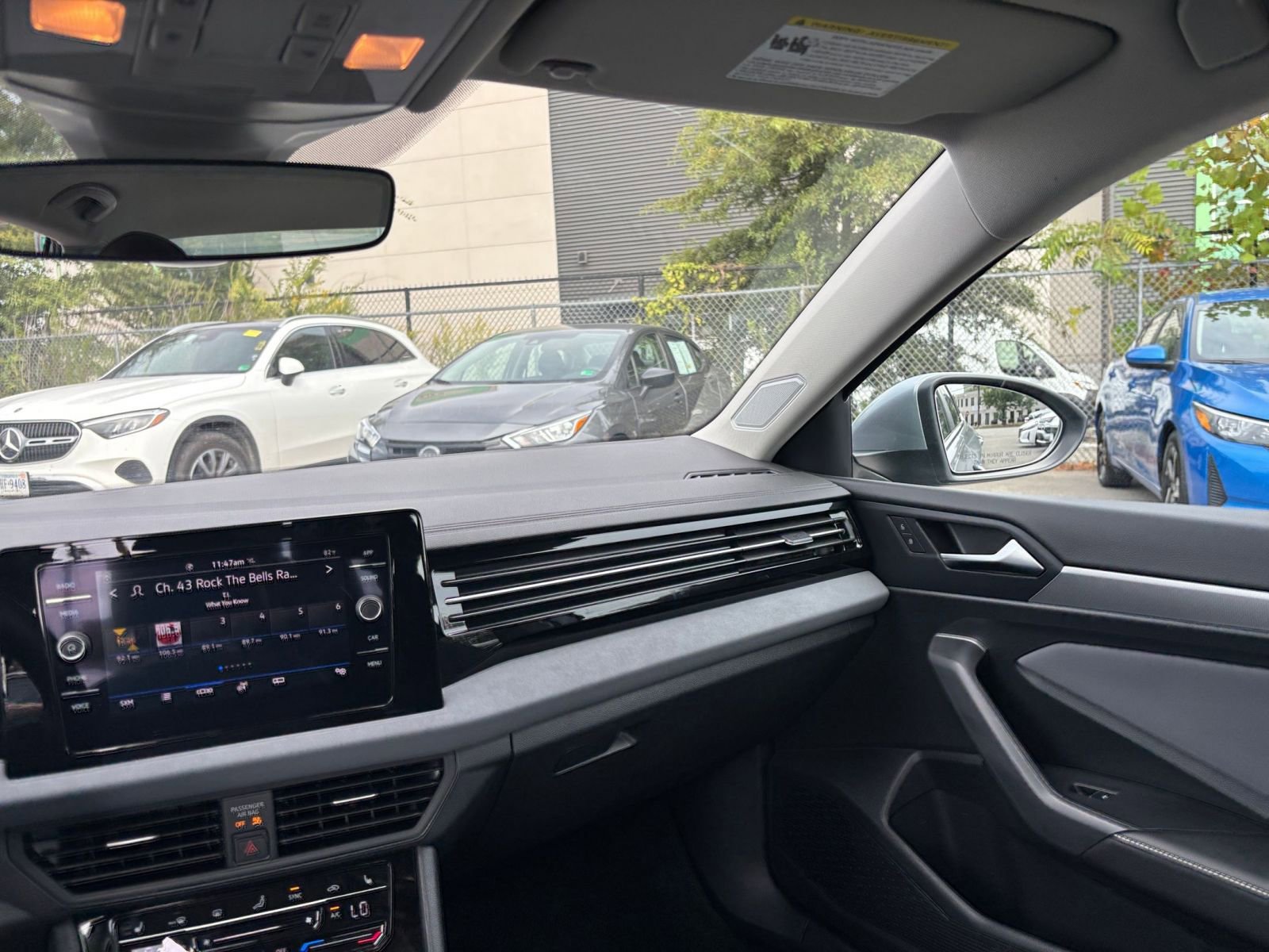 Used 2025 Volkswagen Jetta SE image 34