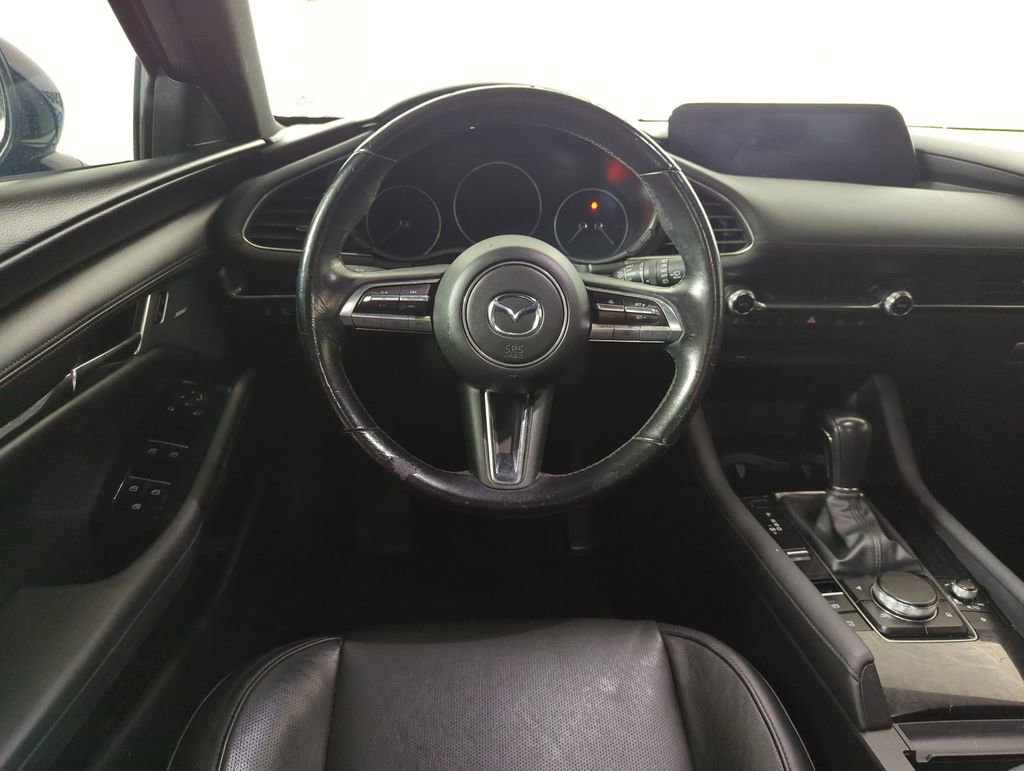 Used 2021 MAZDA MAZDA3 Hatchback w/Premium Plus Pkg image 11