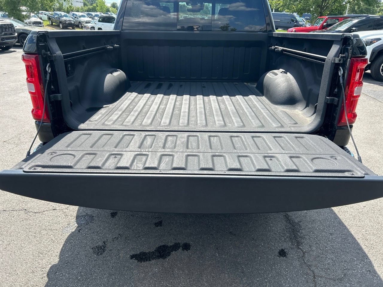 Used 2025 RAM 1500 Laramie w/ Bed Utility Group AWD/4WD image 14