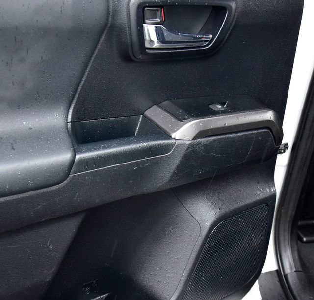 Used 2020 Toyota Tacoma TRD Off-Road image 16