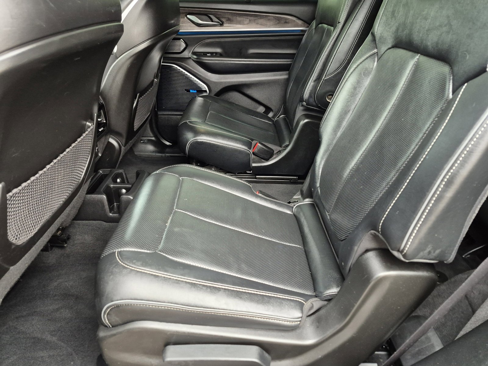 Used 2022 Jeep Grand Cherokee L Overland w/ Luxury Tech Group IV image 17