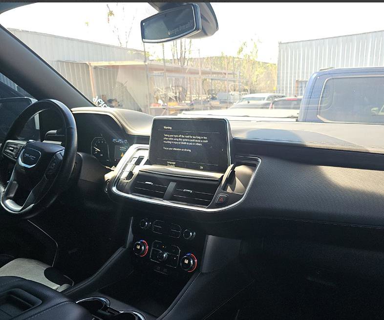 Used 2021 GMC Yukon SLT w/ SLT Premium Package image 7