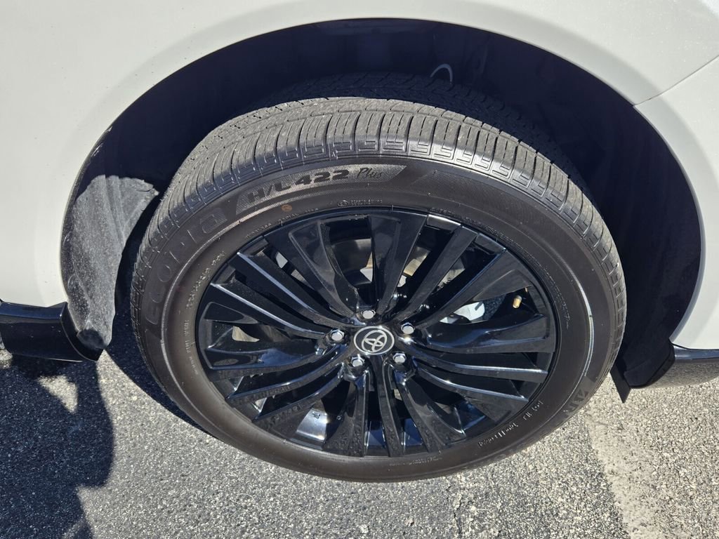 Used 2024 Toyota Venza Nightshade AWD/4WD image 17