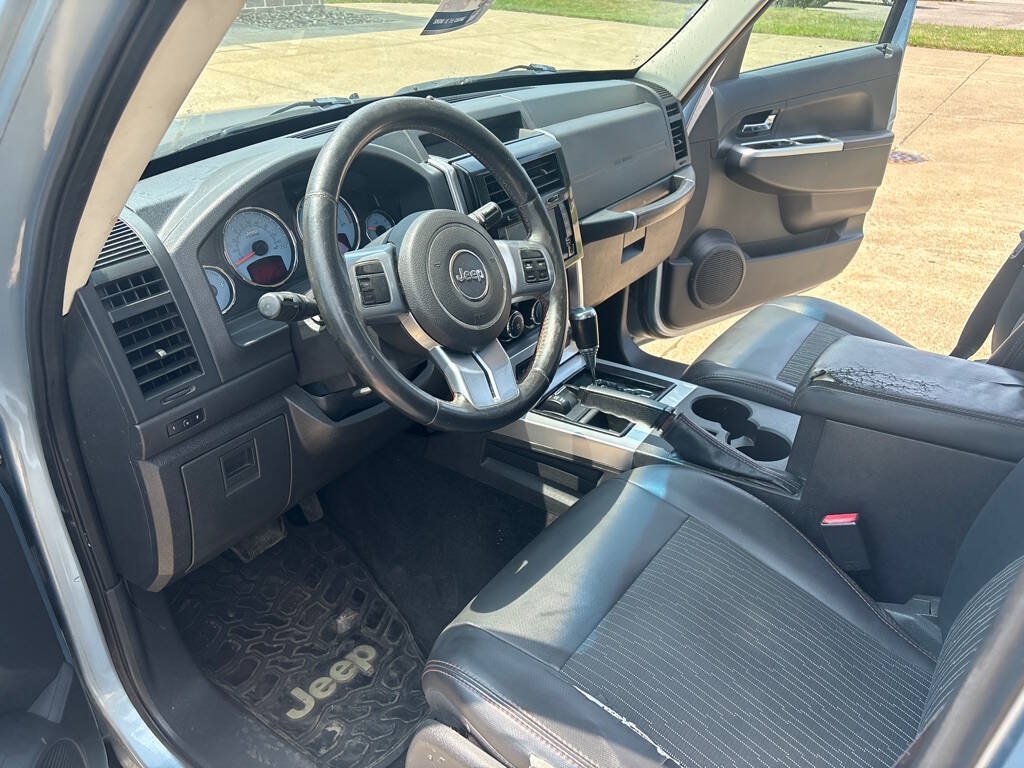 Used 2012 Jeep Liberty Arctic AWD/4WD image 9