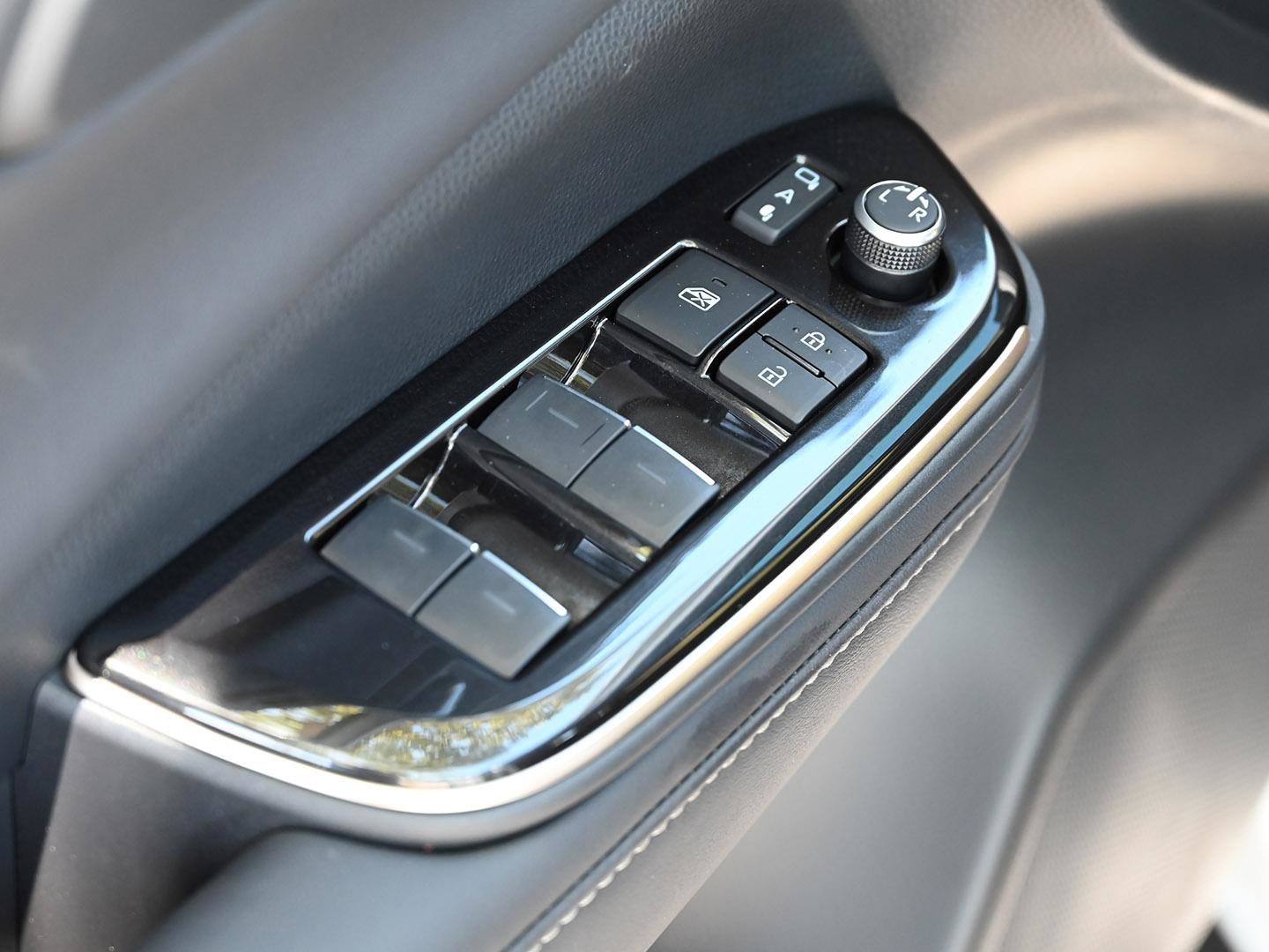 Used 2025 Toyota Crown Platinum image 40