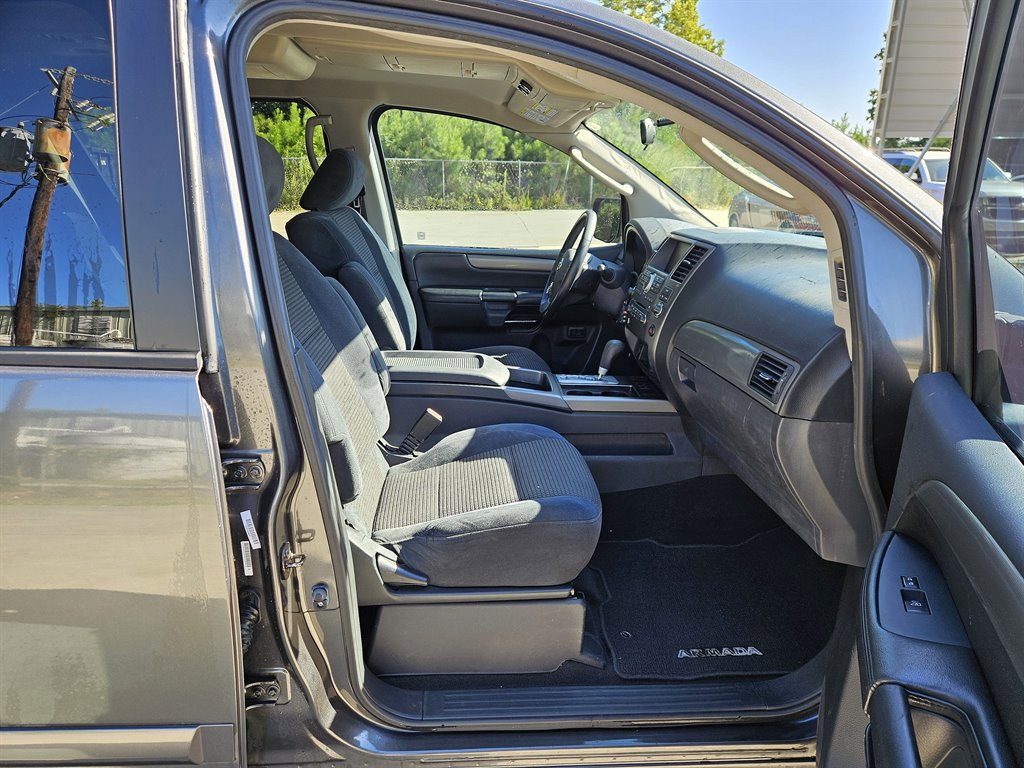 Used 2011 Nissan Armada SV image 9