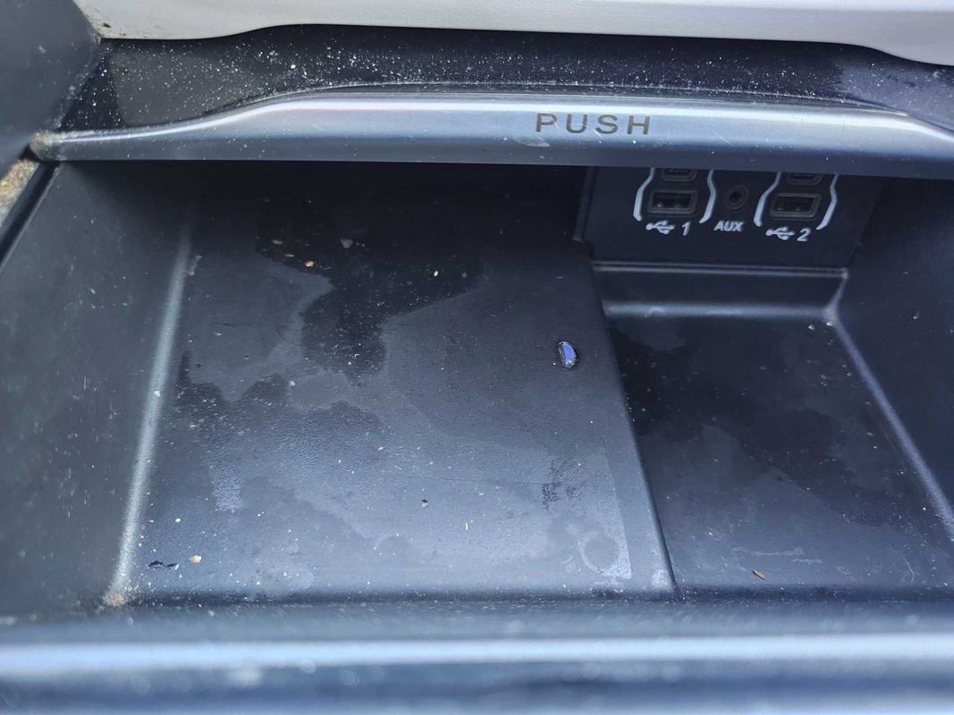 Used 2023 Chrysler Pacifica Limited w/ Uconnect Theater Family Group image 28