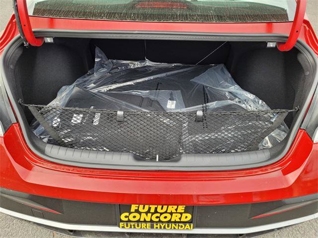 New 2025 Hyundai Elantra Limited image 16