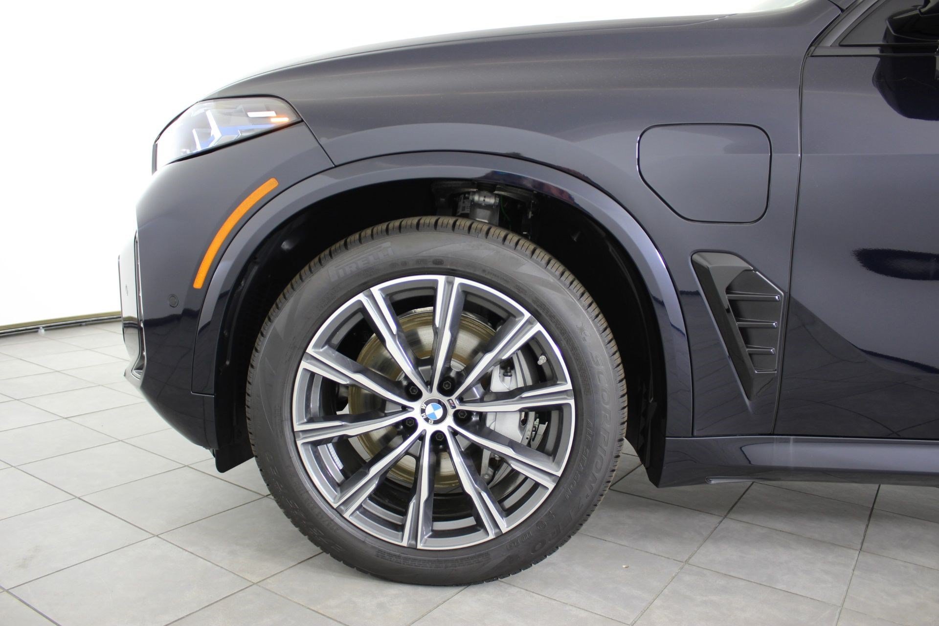 New 2026 BMW X5 xDrive50e w/ Executive Package AWD/4WD image 11