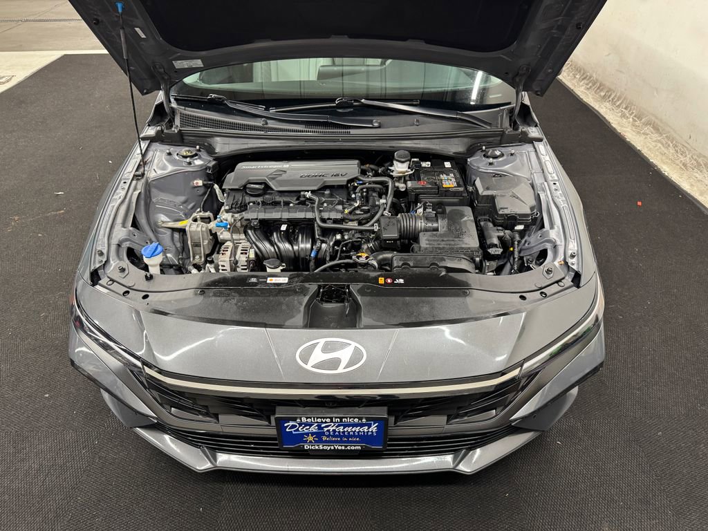 Used 2024 Hyundai Elantra Limited image 11