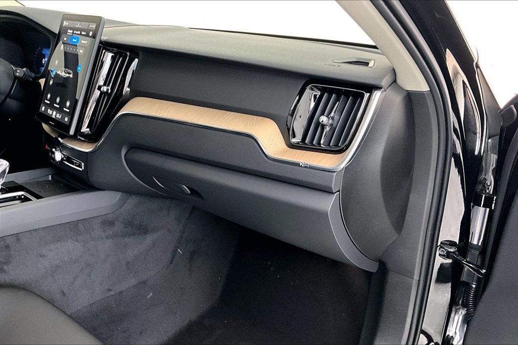 New 2026 Volvo XC60 B5 Plus w/ Climate Package AWD/4WD image 9