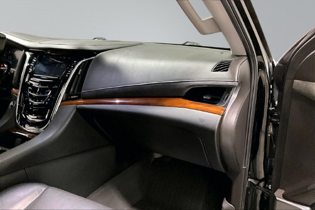 Used 2019 Cadillac Escalade ESV Luxury AWD/4WD image 26