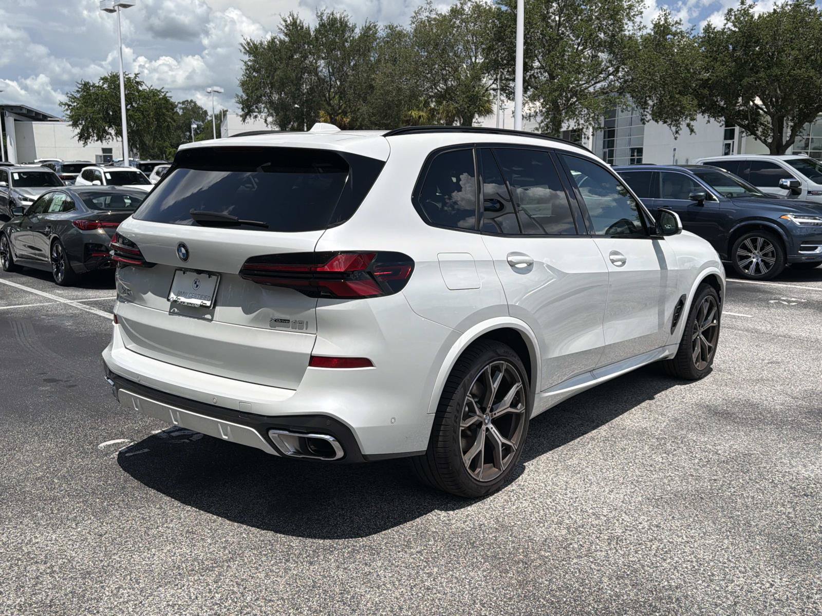 Certified 2026 BMW X5 xDrive40i w/ M Sport Package AWD/4WD image 4