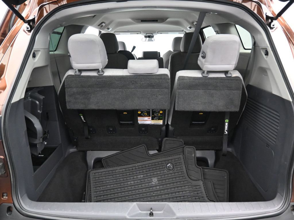 Certified 2021 Toyota Sienna LE FWD image 28