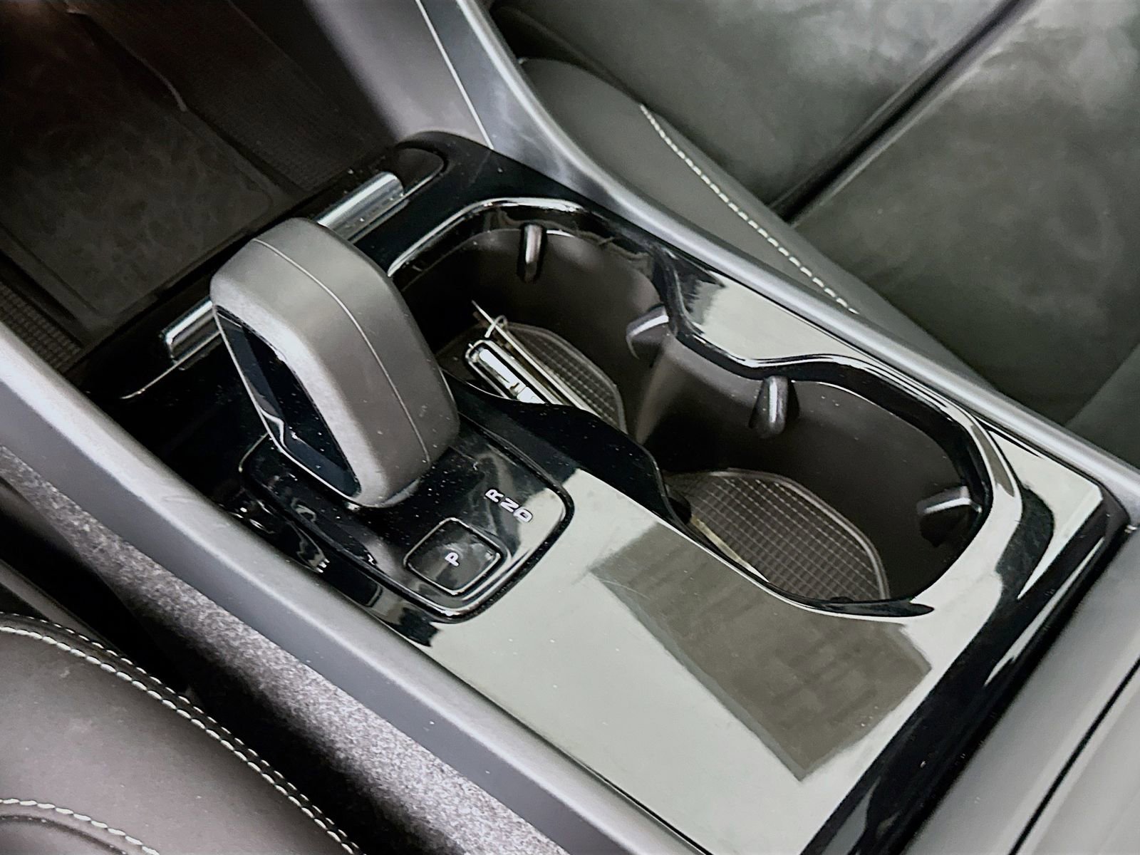 Used 2023 Volvo XC40 Recharge Ultimate w/ Protection Package Premier image 16