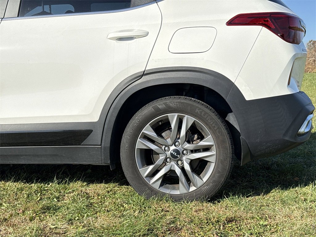 Used 2023 Kia Seltos S w/ Navigation Package image 18