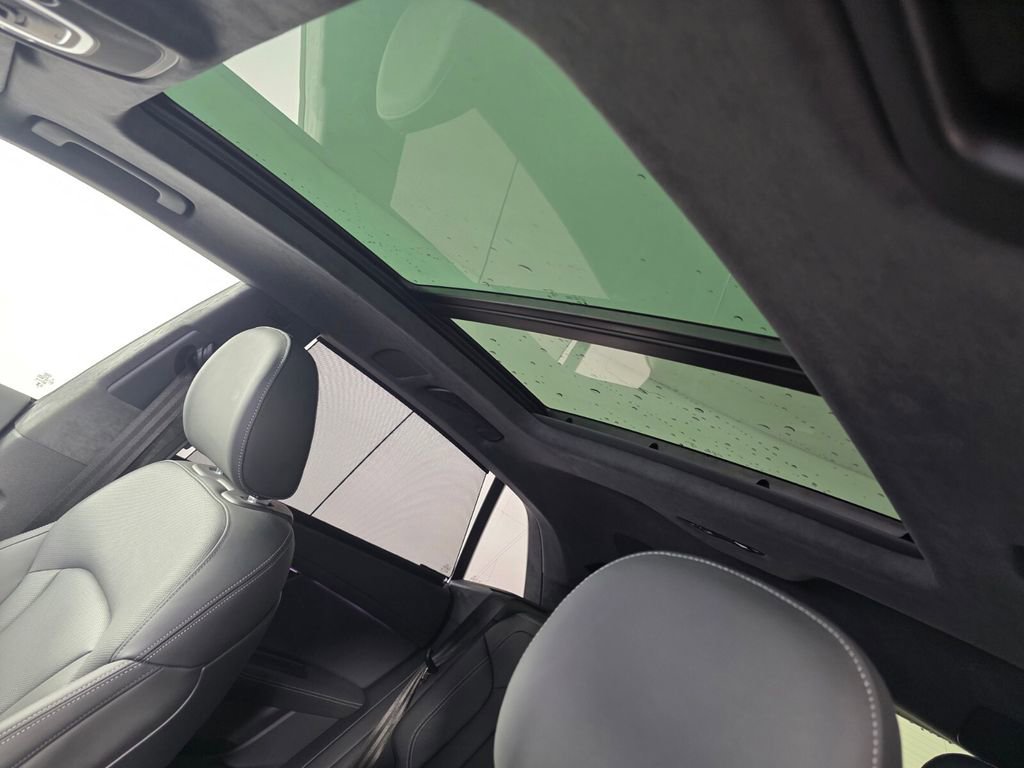 Used 2025 Audi Q8 Prestige image 12