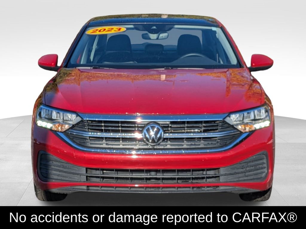 Used 2023 Volkswagen Jetta SE w/ Panoramic Sunroof Package image 3